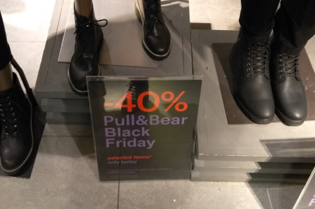 "28 Mall"da adı olub, özü olmayan “Black Friday” endirimləri - FOTOLAR